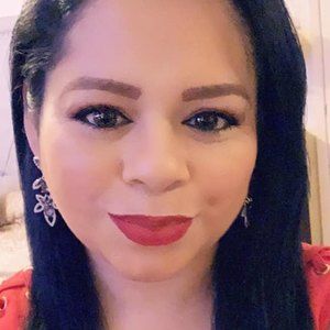 Meet your Posher, Estela